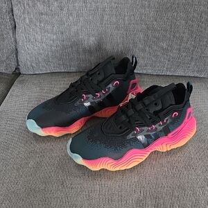 Trae Young 3J, Mens Basketball Shoes By Adidas, Size 5, New In Box.